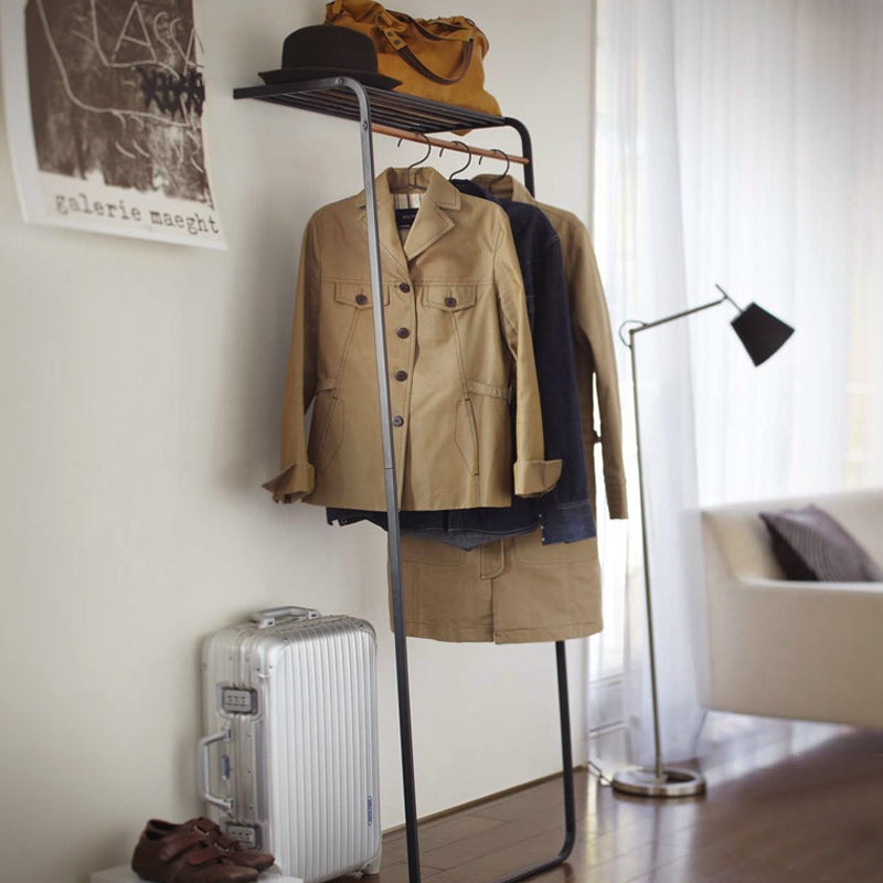 Perchero metálico de pared con estante blanco Yamazaki